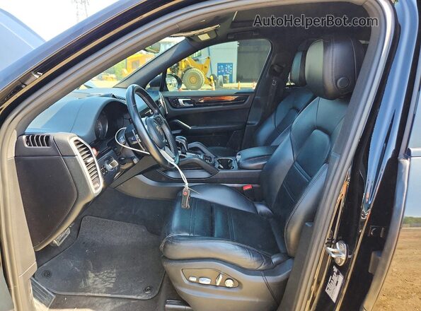 WP1AB2AYXKDA63812 2019 PORSCHE CAYENNE Черный Вид салона спереди