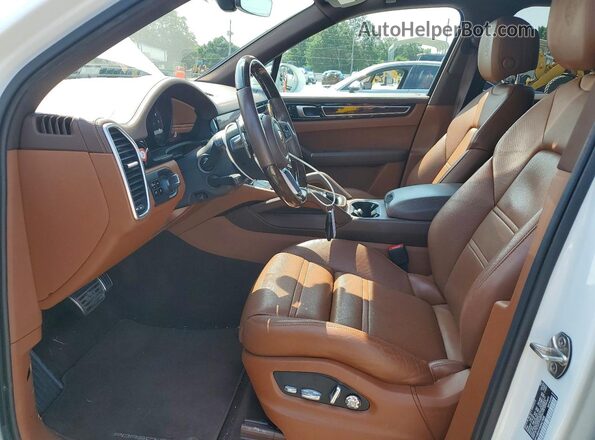 WP1AB2AYXMDA27895 2021 PORSCHE CAYENNE White Widok wnętrza z przodu