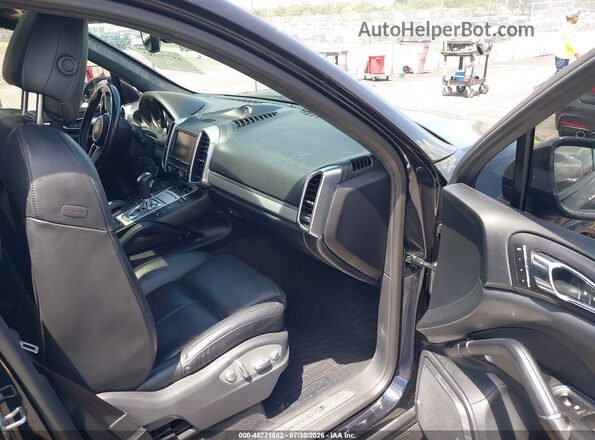 WP1AD2A27GLA72731 2016 PORSCHE CAYENNE Черный Вид салона спереди