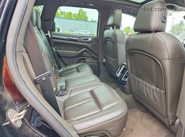 WP1AE2A24GLA64342 2016 PORSCHE CAYENNE Black Հետևի նստատեղերի տեսք