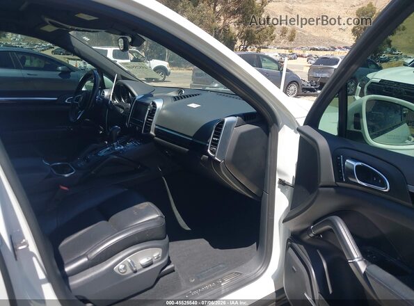 WP1AE2A28GLA17749 2016 PORSCHE CAYENNE Белый Вид салона спереди