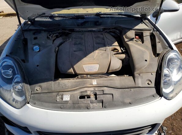 WP1AF2A21GLA40335 2016 PORSCHE CAYENNE White Widok wnętrza z tyłu