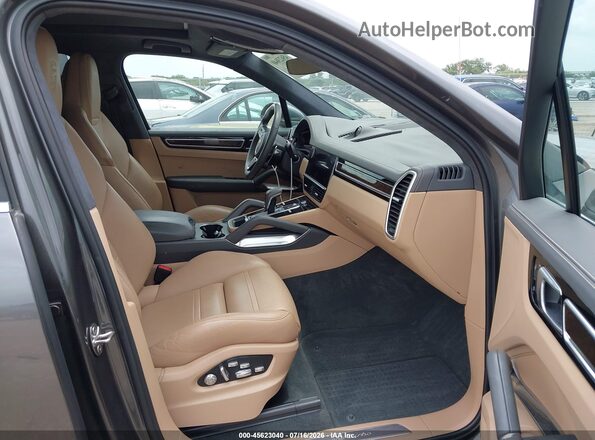 WP1AF2AY1KDA81605 2019 PORSCHE CAYENNE Gray წინა სალონის ხედი
