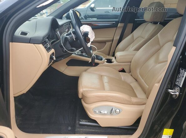 WP1AG2A58PLB35952 2023 PORSCHE MACAN Черный Вид салона спереди