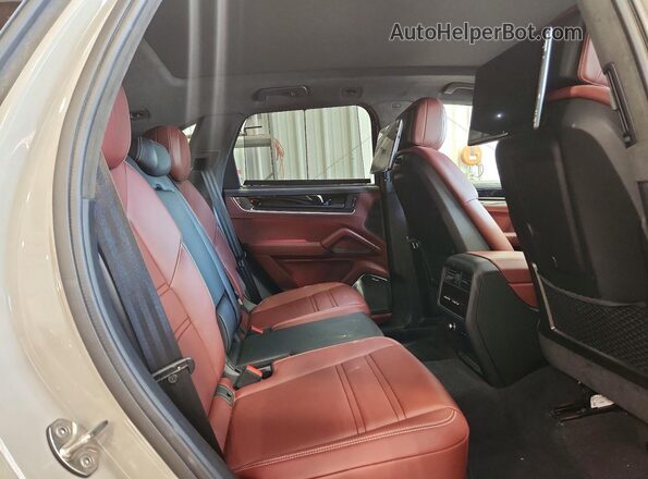 WP1AM2AY4RDA48257 2024 PORSCHE CAYENNE Gray Սալոնի հետևի տեսք