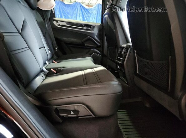 WP1AM2AY5TDA30082 2026 PORSCHE CAYENNE Черный Вид задней части салона