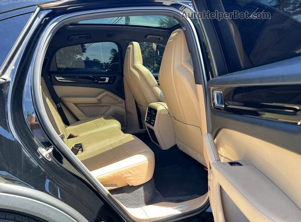 WP1BA2AY2LDA46687 2020 PORSCHE CAYENNE Черный Вид сзади