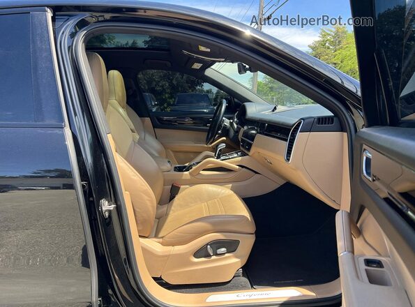 WP1BA2AY2LDA46687 2020 PORSCHE CAYENNE Черный Вид спереди