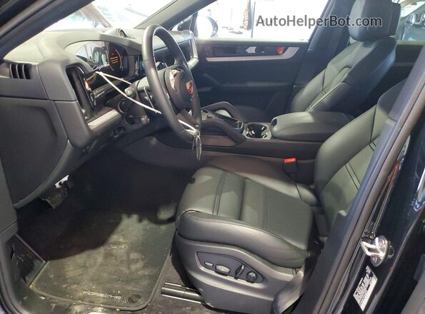 WP1BA2AY9TDA35072 2026 PORSCHE CAYENNE Black Вид салону спереду