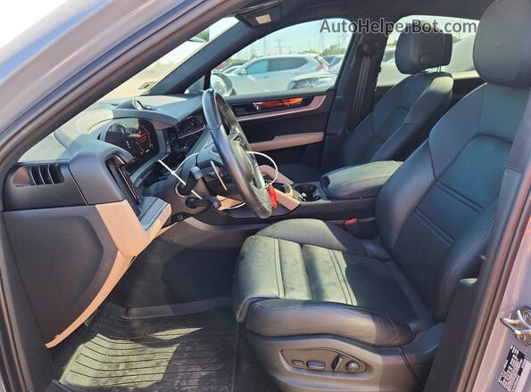 WP1BL2AY3RDA60245 2024 PORSCHE CAYENNE Gray წინა სალონის ხედი