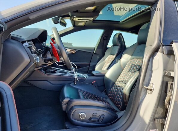 WUAAWCF56MA904963 2021 AUDI RS5 Gray Vista interior delantera