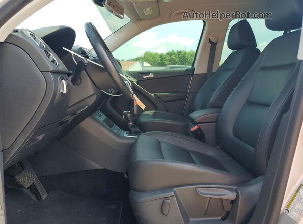 WVGAV7AX0HK026555 2017 VOLKSWAGEN TIGUAN Silver Vista interior delantera