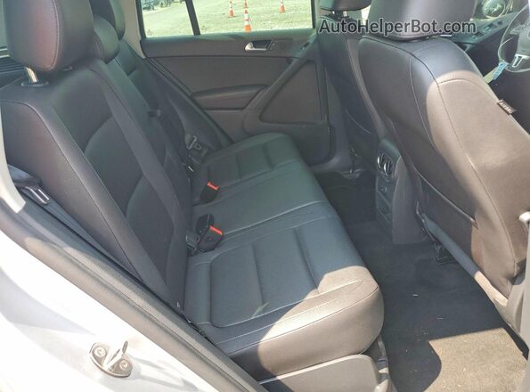 WVGAV7AX0HK026555 2017 VOLKSWAGEN TIGUAN Silver Vista interior trasera