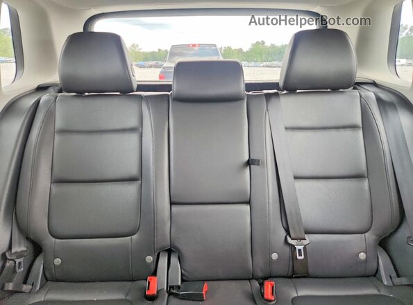 WVGAV7AX1GW523766 2016 VOLKSWAGEN TIGUAN White Vista de los asientos traseros