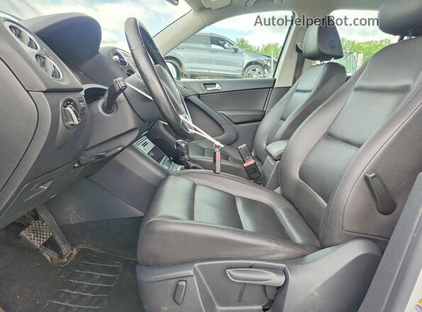 WVGAV7AX1GW523766 2016 VOLKSWAGEN TIGUAN White Vista interior delantera