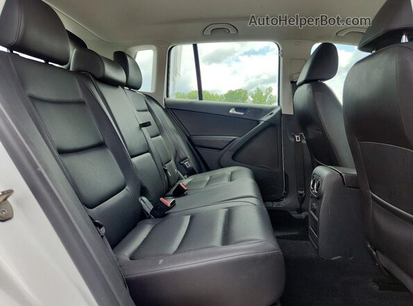 WVGAV7AX1GW523766 2016 VOLKSWAGEN TIGUAN White Vista interior trasera