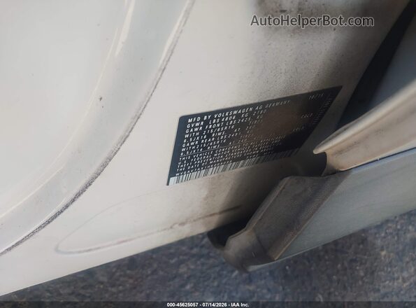 WVGAV7AX1HK009098 2017 VOLKSWAGEN TIGUAN White ძრავის განყოფილების ხედი