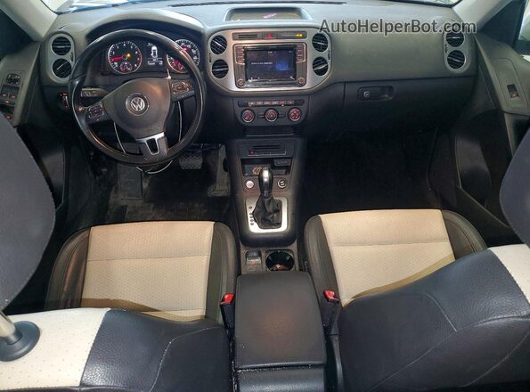WVGAV7AX2HK030803 2017 VOLKSWAGEN TIGUAN White Вид панелі приладів