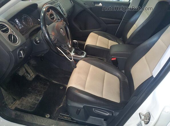 WVGAV7AX2HK030803 2017 VOLKSWAGEN TIGUAN White Вид салону спереду