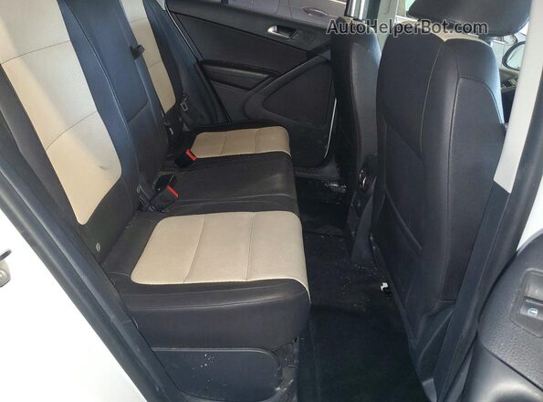 WVGAV7AX2HK030803 2017 VOLKSWAGEN TIGUAN White Вид задньої частини салону