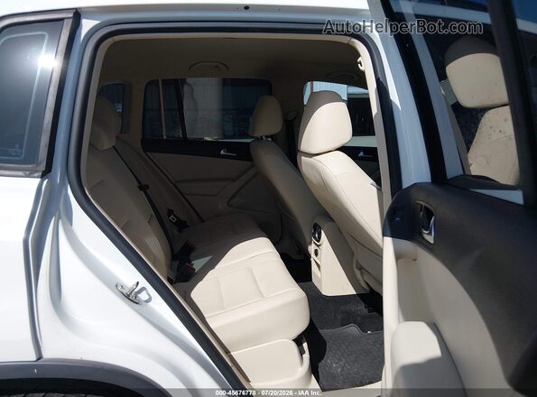 WVGAV7AX3GW546997 2016 VOLKSWAGEN TIGUAN White Vista de la etiqueta del VIN