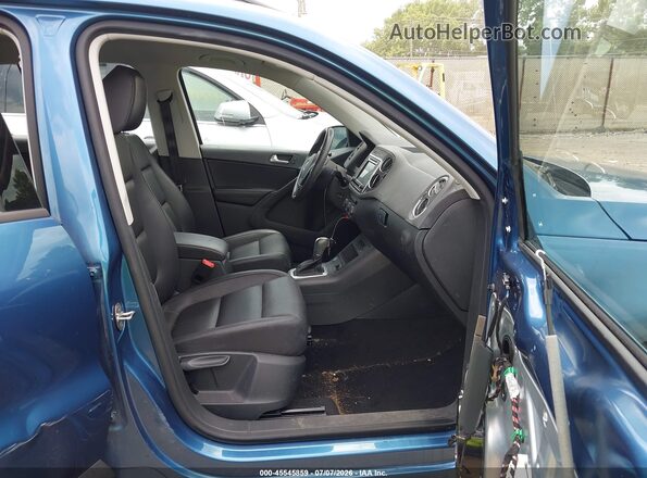 WVGAV7AX3HK005165 2017 VOLKSWAGEN TIGUAN Blue Vista interior delantera