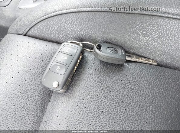 WVGAV7AX3HK005165 2017 VOLKSWAGEN TIGUAN Blue Vista del salpicadero