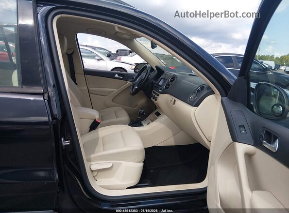 WVGAV7AX3HK020488 2017 VOLKSWAGEN TIGUAN Black Front interior view