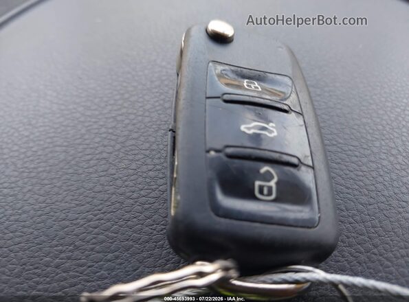 WVGAV7AX3HW510969 2017 VOLKSWAGEN TIGUAN Blue Widok deski rozdzielczej
