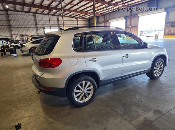 WVGAV7AX3JK001395 2018 VOLKSWAGEN TIGUAN Серебряный Задняя правая четверть