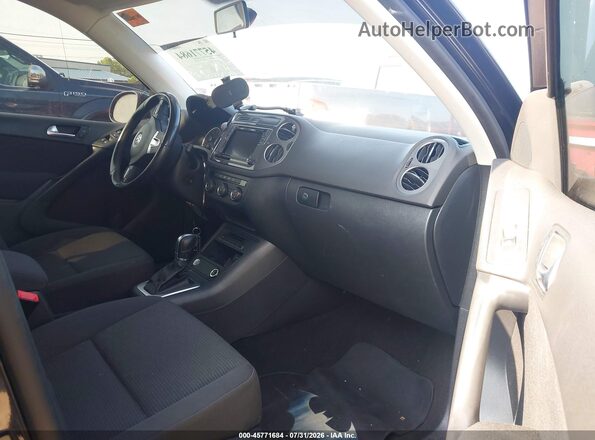WVGAV7AX3JK003759 2018 VOLKSWAGEN TIGUAN Black Вид салону спереду