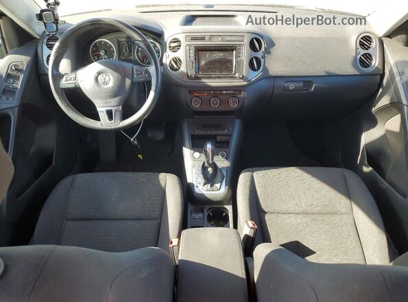 WVGAV7AX4HK044069 2017 VOLKSWAGEN TIGUAN Черный Вид панели приборов