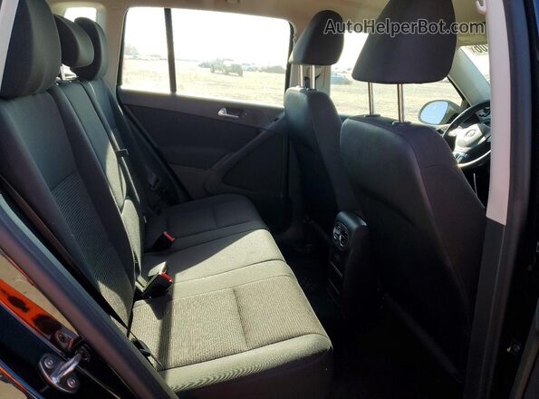 WVGAV7AX4HK044069 2017 VOLKSWAGEN TIGUAN Черный Вид задних сидений