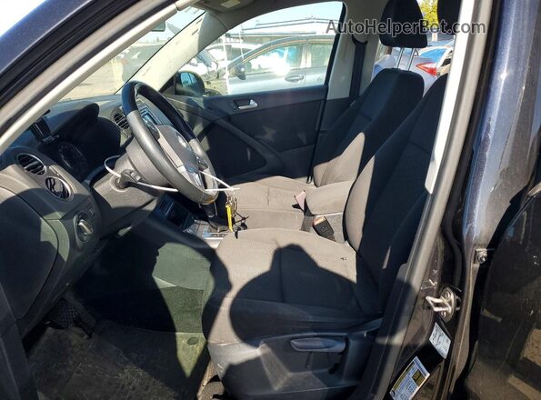 WVGAV7AX4HK044069 2017 VOLKSWAGEN TIGUAN Черный Вид салона спереди