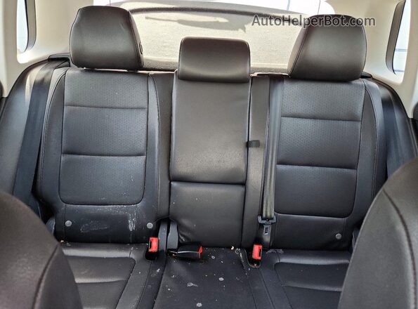 WVGAV7AX4HW513010 2017 VOLKSWAGEN TIGUAN White Widok tylnych siedzeń