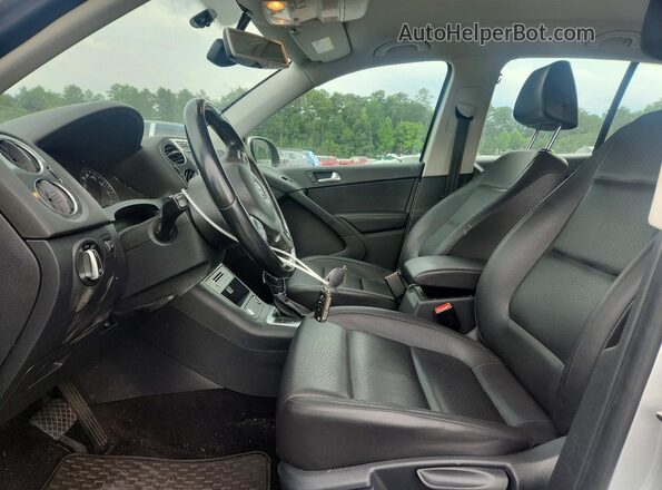 WVGAV7AX5GK000113 2016 VOLKSWAGEN TIGUAN Silver Вид салону спереду