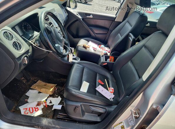 WVGAV7AX5HK006088 2017 VOLKSWAGEN TIGUAN Silver Vista interior delantera