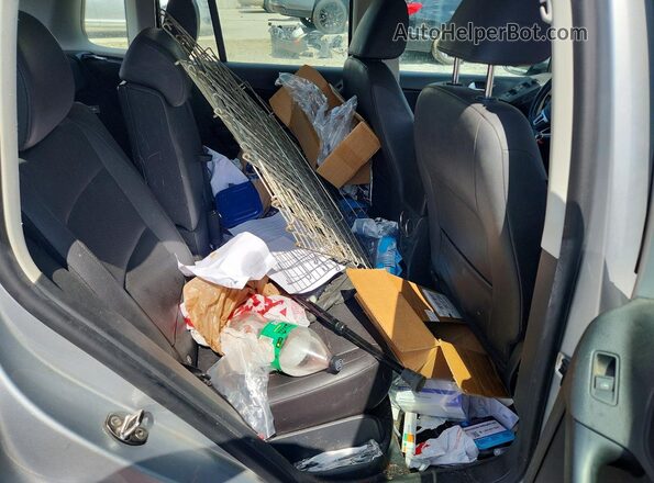 WVGAV7AX5HK006088 2017 VOLKSWAGEN TIGUAN Silver Vista interior trasera