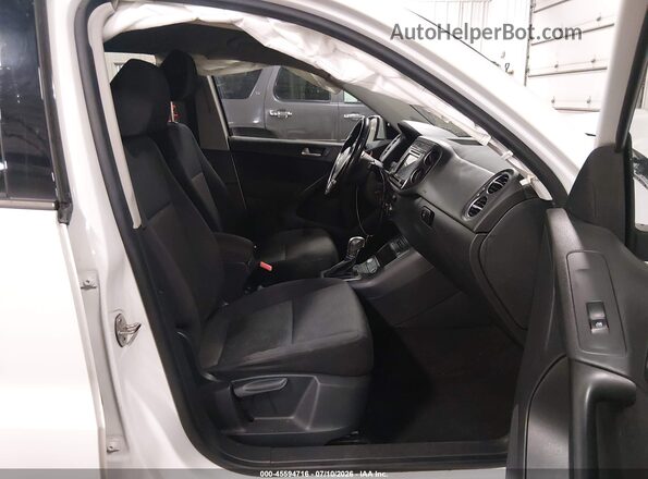 WVGAV7AX5HK050091 2017 VOLKSWAGEN TIGUAN White წინა სალონის ხედი