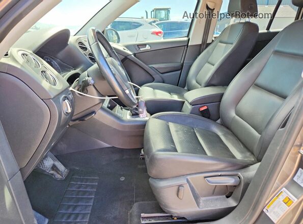 WVGAV7AX6HK030240 2017 VOLKSWAGEN TIGUAN Gray Widok wnętrza z przodu