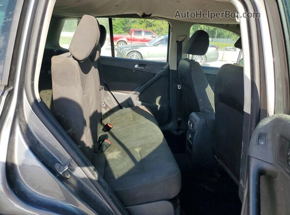 WVGAV7AX6HK047247 2017 VOLKSWAGEN TIGUAN Gray Widok wnętrza z tyłu