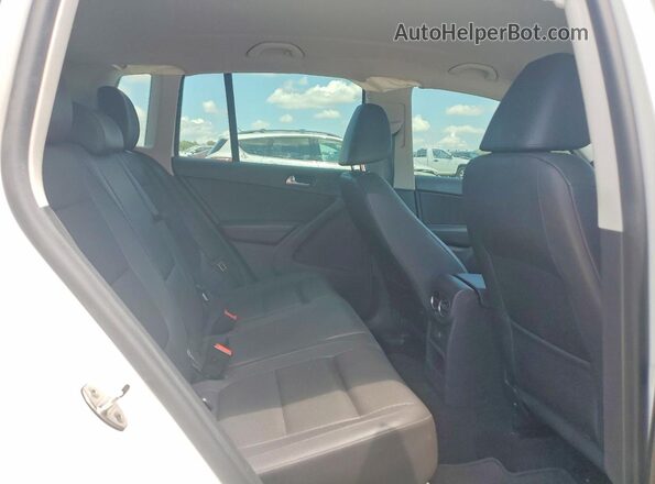 WVGAV7AX7HK004164 2017 VOLKSWAGEN TIGUAN White უკანა სავარძლების ხედი