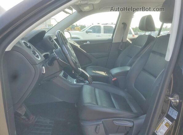 WVGAV7AX7HK021496 2017 VOLKSWAGEN TIGUAN Black წინა სალონის ხედი