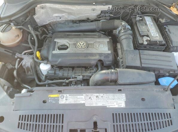 WVGAV7AX7HK021496 2017 VOLKSWAGEN TIGUAN Black ძრავის განყოფილების ხედი