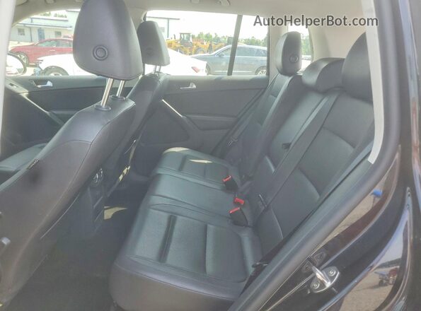 WVGAV7AX7HK021496 2017 VOLKSWAGEN TIGUAN Black უკანა სალონის ხედი