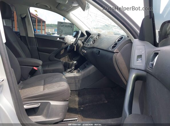 WVGAV7AX7HK044521 2017 VOLKSWAGEN TIGUAN Silver Vista interior delantera