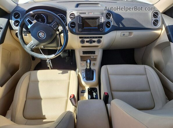WVGAV7AX8GW578330 2016 VOLKSWAGEN TIGUAN White Vista del salpicadero