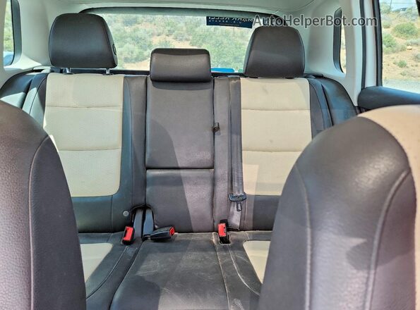 WVGAV7AX8GW591644 2016 VOLKSWAGEN TIGUAN White Вид задніх сидінь