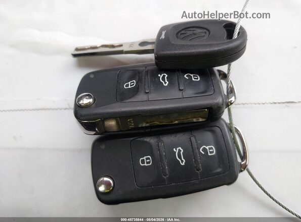 WVGAV7AX8HK001645 2017 VOLKSWAGEN TIGUAN White Առջևի վահանակի տեսք