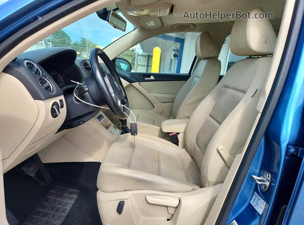 WVGAV7AX8HK037951 2017 VOLKSWAGEN TIGUAN Blue წინა სალონის ხედი